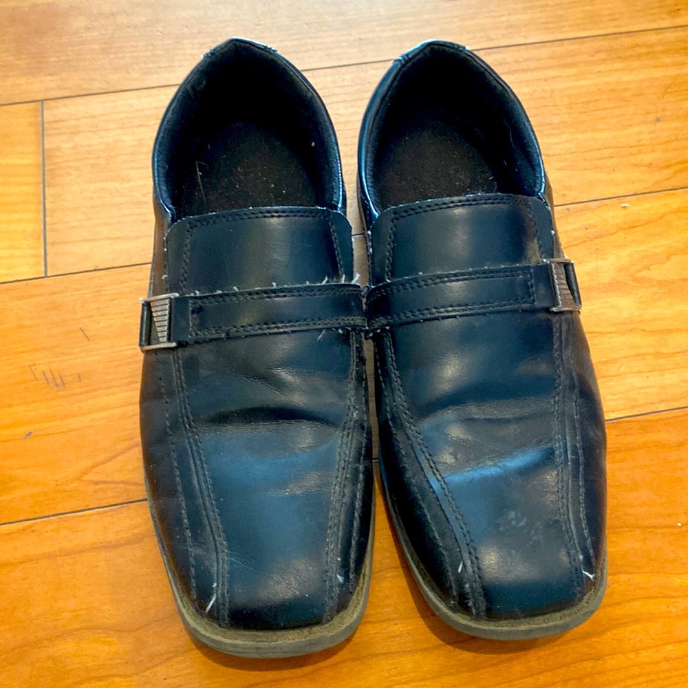 Boys black dress shoes, size 5 youth/kids
